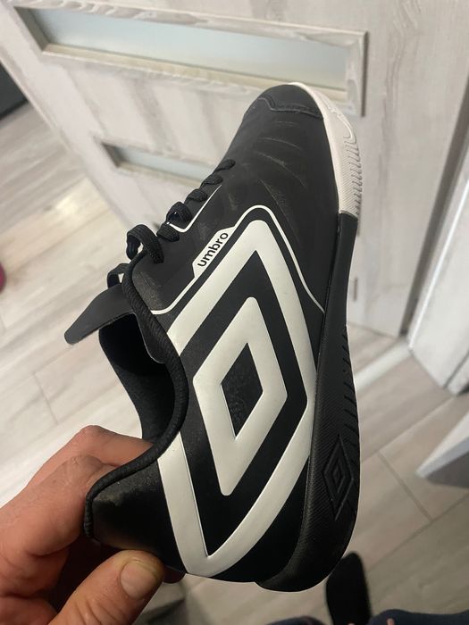 Обувки Umbro .20€