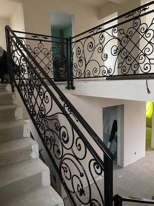 Balcoane și balustrada din fier forjat