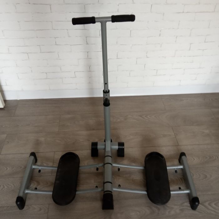 Тренажёр для мышц ног.