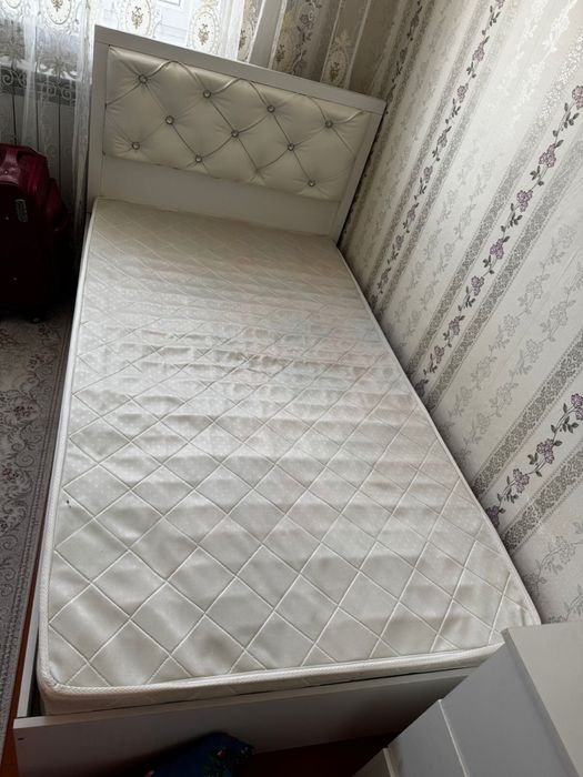 Продам спальный гарнитур