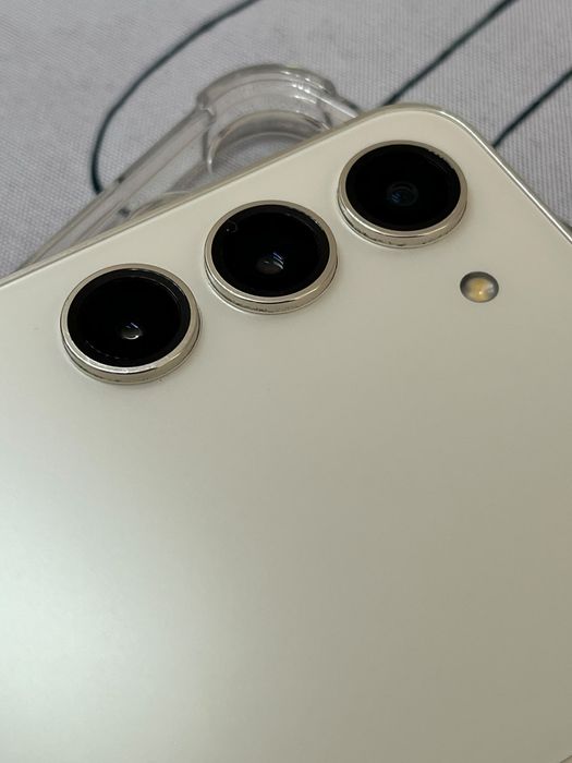 Samsung S23 8/128