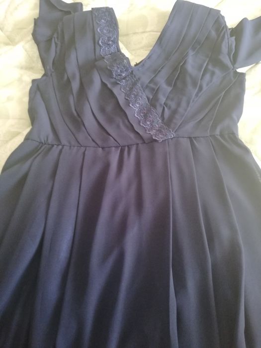 Vând rochiță bleumarin din voal