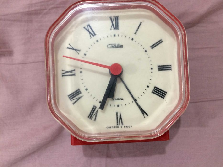 Настолни и стенни часовници - електронни  и ръчни от соца