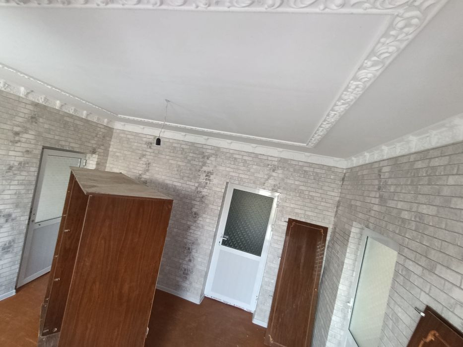 Uy sotiladi 3sotix 5xona 59.000 keliwamz