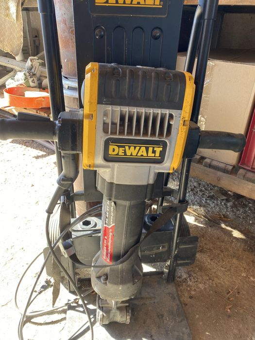 Къртач Dewalt нов!