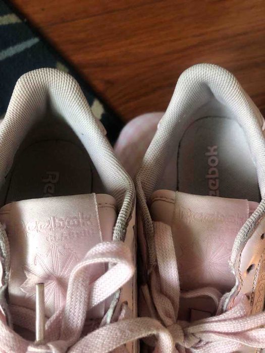 бледо розови кожени маратонки Reebok