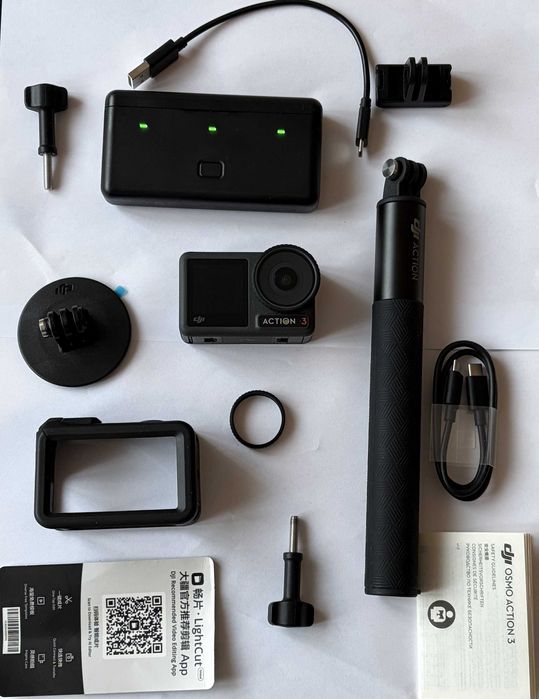 Camera video sport DJI Osmo Action3 Adventure Combo