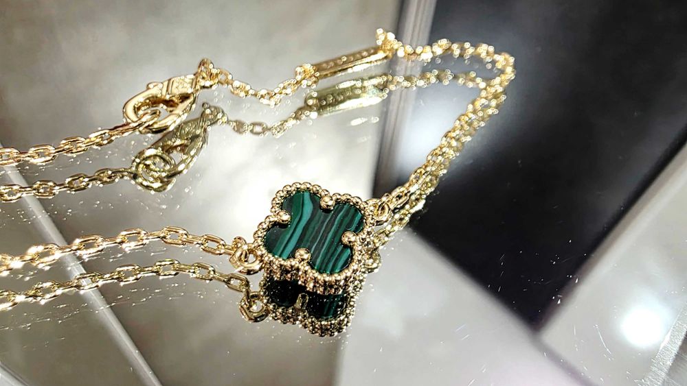 Van Cleef & Arpels VCA Gold Malachite Sweet Alhambra Дамска Гривна