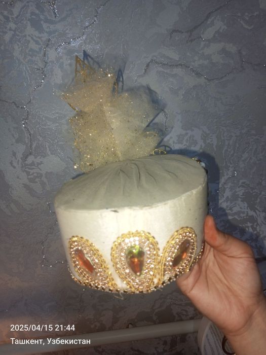 Deadema sotiladi Holati yangi.Kelinlik doʻppisiyam sotiladi 70 ming