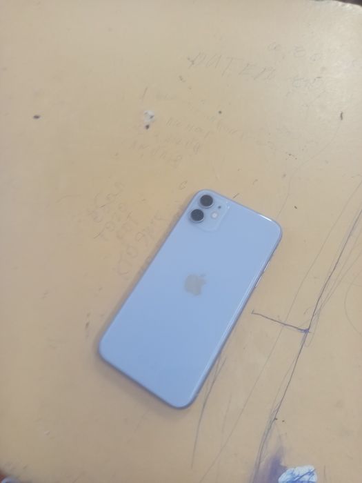 продам iPhone 11