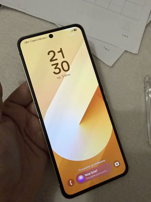 Samsung galaxy z flip 6 като нов в гаранция