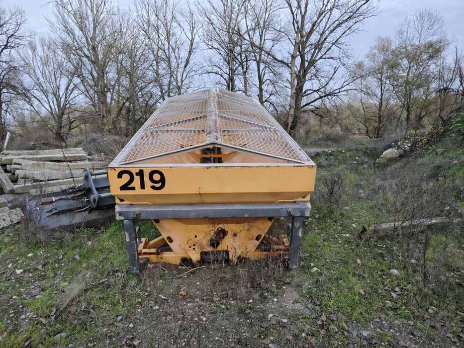 Sărăriță +lama de zapada