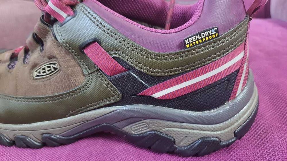 Pantofi trekking KEEN Targhee Waterproof Canteen/Grape marimea 40-40,5