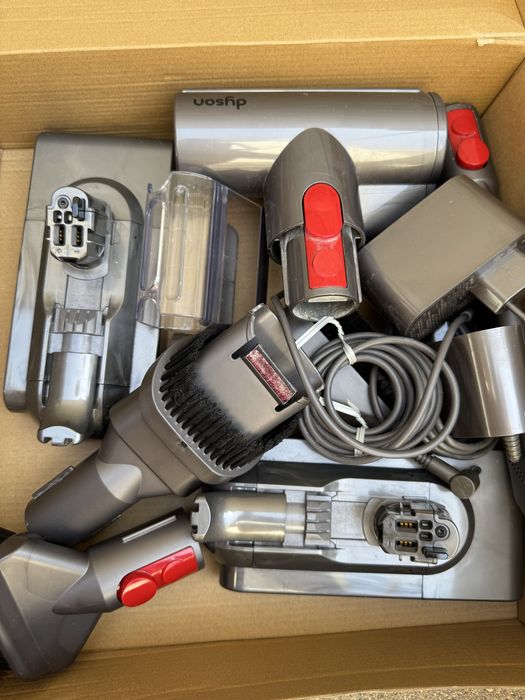 На запчасти пылесос Dyson V11 absolute