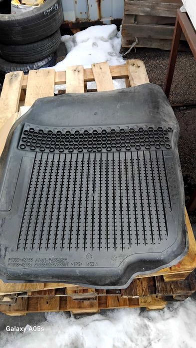 Полики на Тойота Раф4