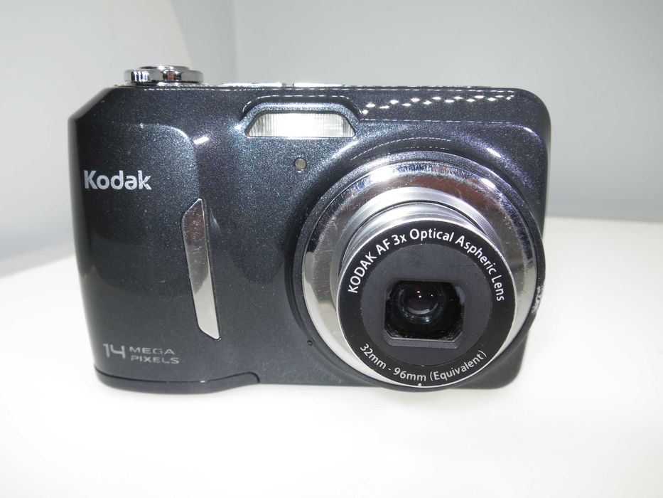 Kodak EasyShare C183 компактен цифров фотоапарат ретро дигитална камера 14 мегапиксела, работи отлично и прави снимки със страхотни Кодак цветове