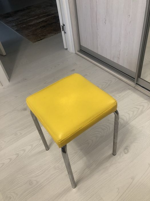 Табуретки с мягким сиденьем