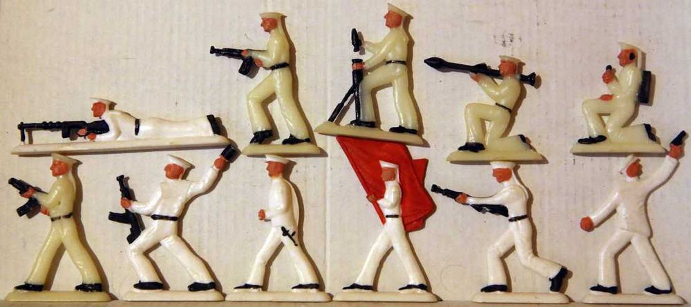 Продавам колекция от пластмасови и метални играчки - войници и животни