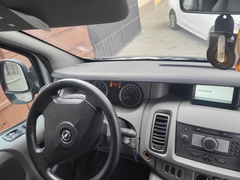 Propietar vând  Opel vivaro sau schimb cu vw  B7!