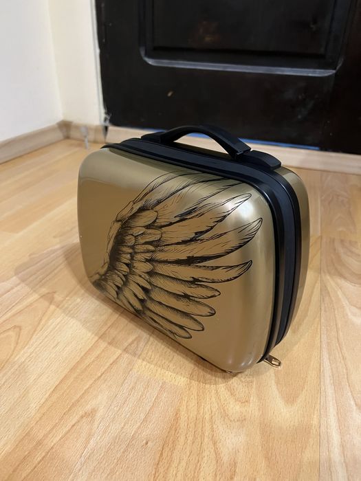 Ново куфарче за козметика Deliplus с подарък