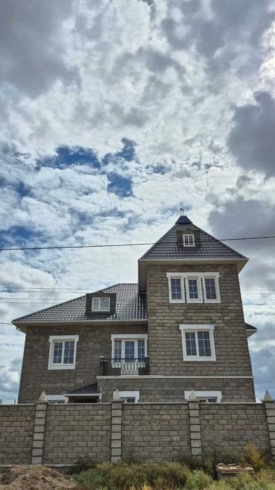 Прекрасный недострпоенный дом