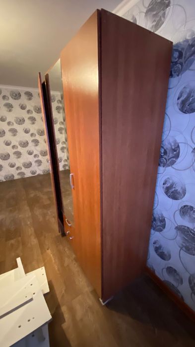 Продам шкаф спальный