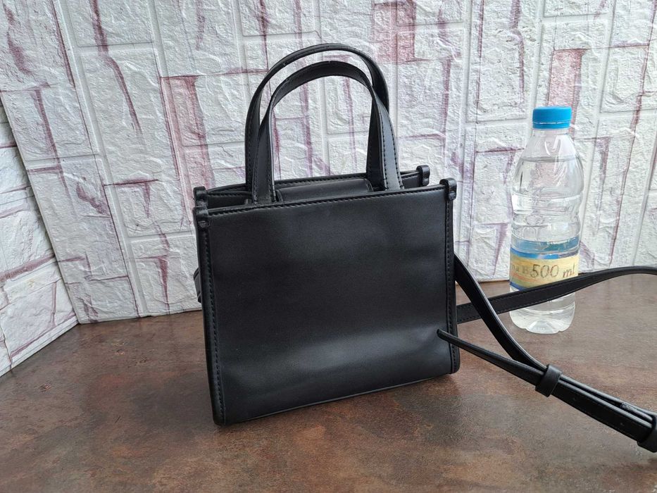 Дамска чанта,малка черна чантичка Guess