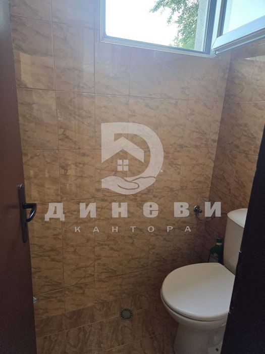 Двуетажна къща в село Могила