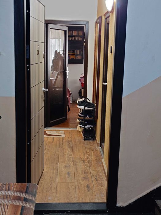 Vând apartament Roman, Neamț 4 camere