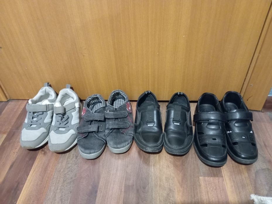 Обувь детская размеры разные.