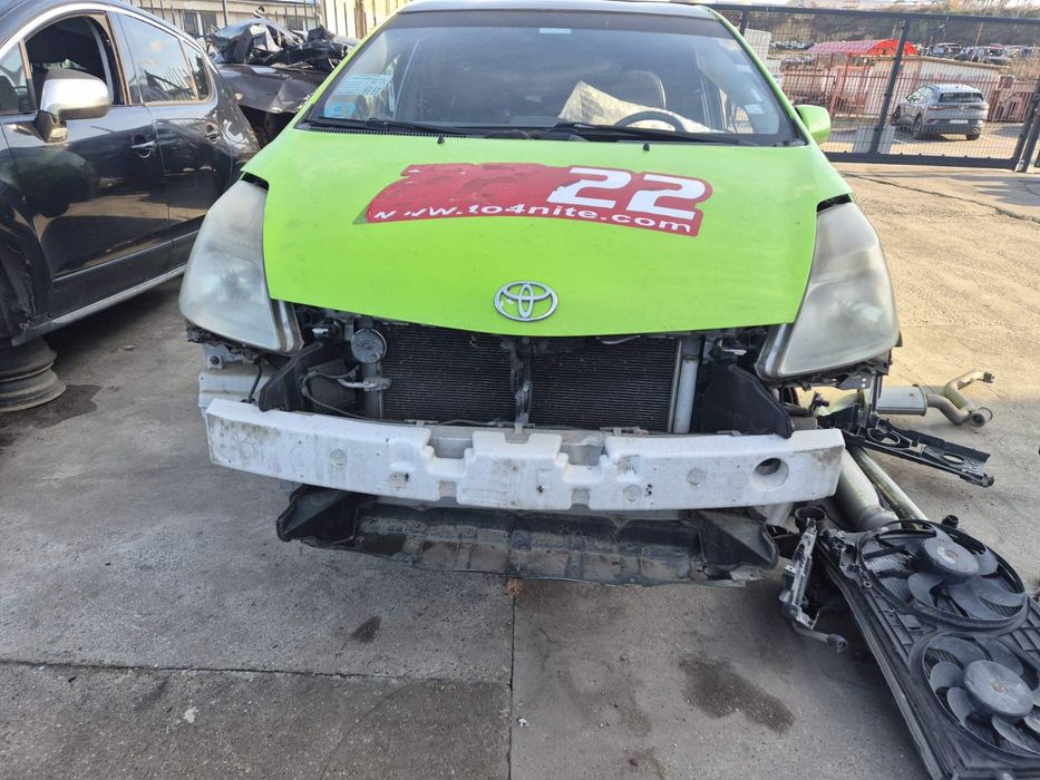 Продавам Тойота приус на части