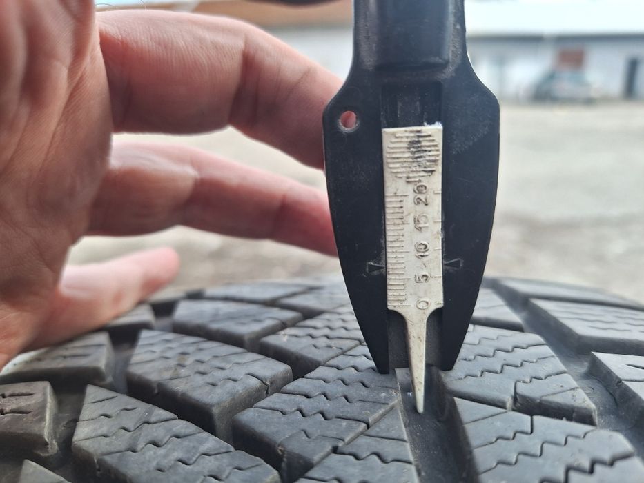 225 40 18 Continental winter 2броя