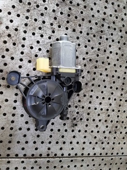 Motoras macara stanga spate audi a4 b9 8w break 8w0959811 0130822669