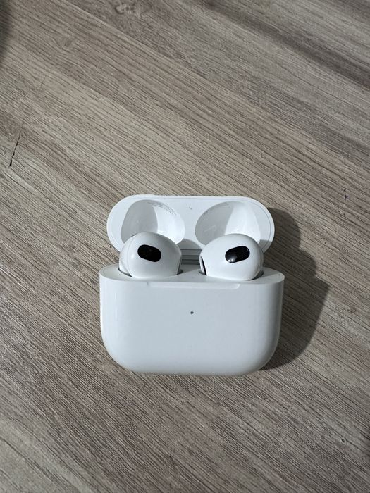 Продам наушники Airpods 3
