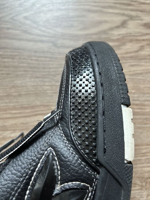 Adidași Louis Vuitton