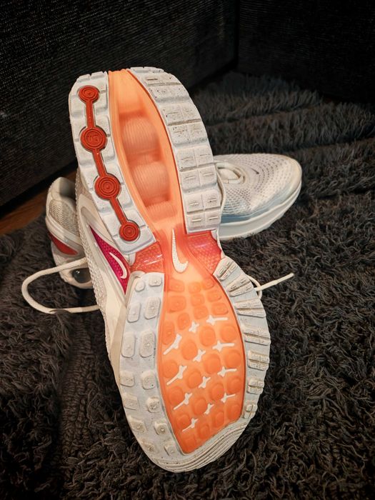 Дамски маратонки Nike