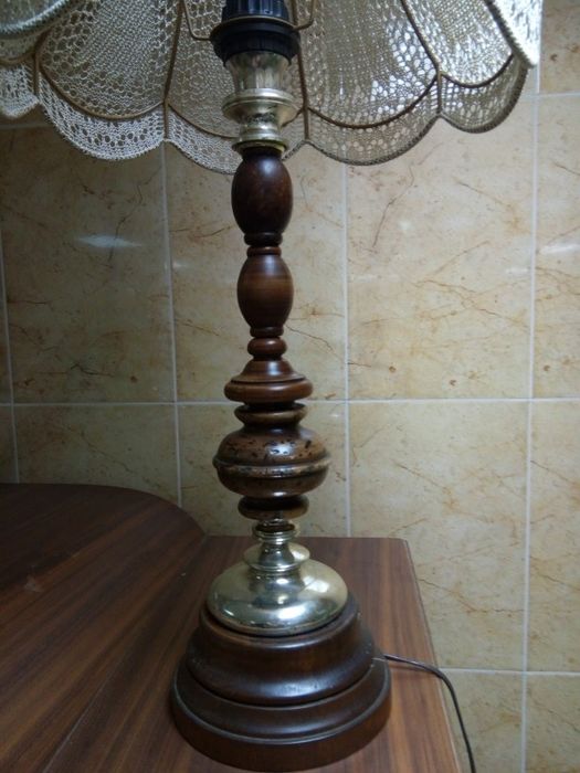 Lampă de masă elegantă în stil Baroc cu abajur din macrame în condiție excelentă, înălțime 85 cm.