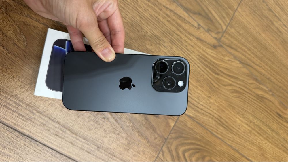 Продаю IPhone 16 pro