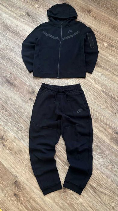Nike Tech Fleece комплект черен суитшърт и долнище