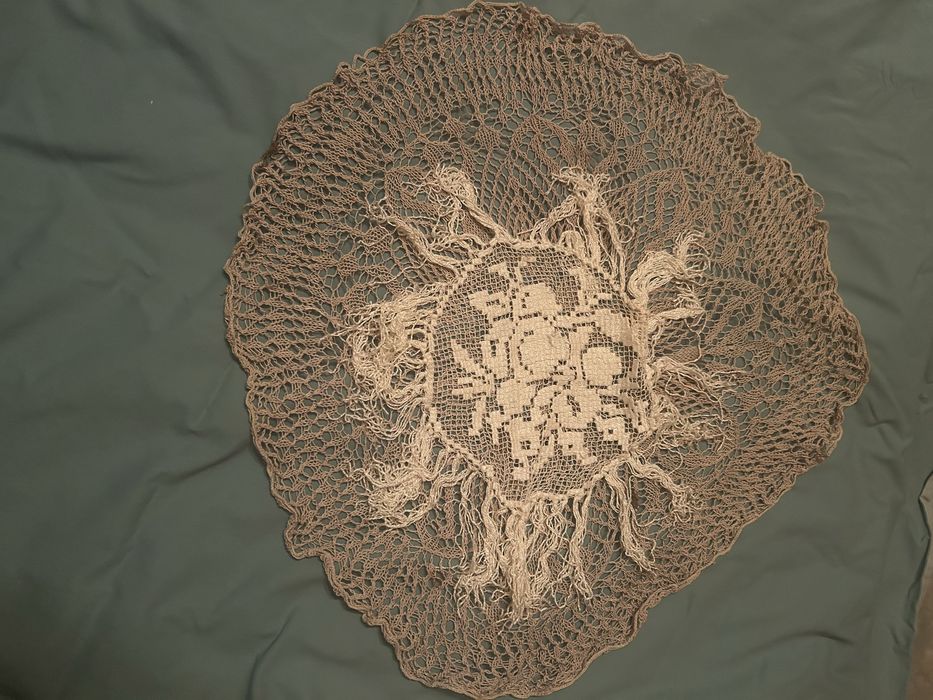 Старинно ръчно правени плетива, покривки, карета