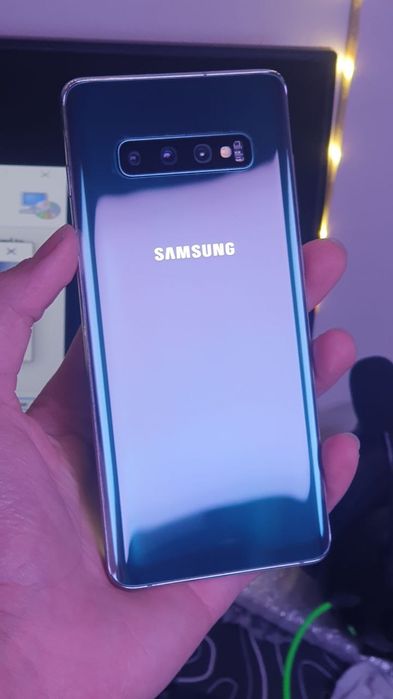 Продам Samsung S10+ 8/128