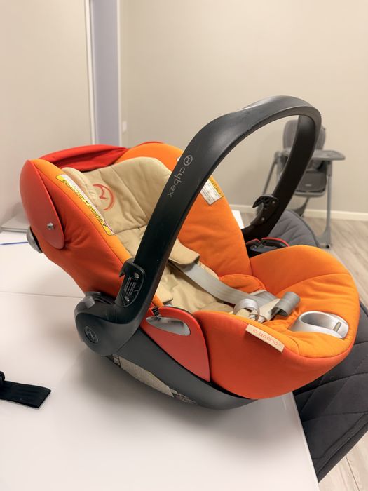 Продам автокресло с базой Cybex Cloud Q 0+