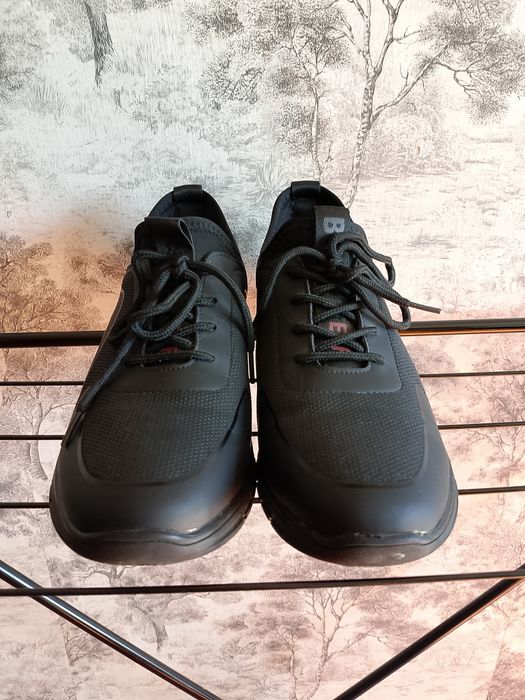 Продам  кросовки TACCARDI