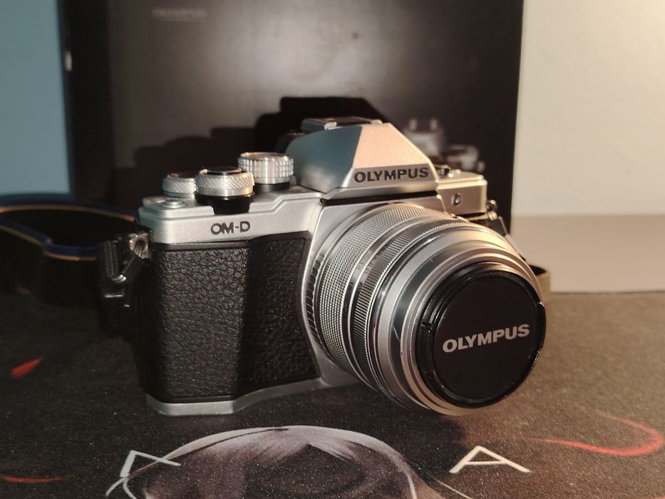 Olympus OM-D E-M10 Mark II + 3 обекти (3450 кадъра), грип и аксесоари.