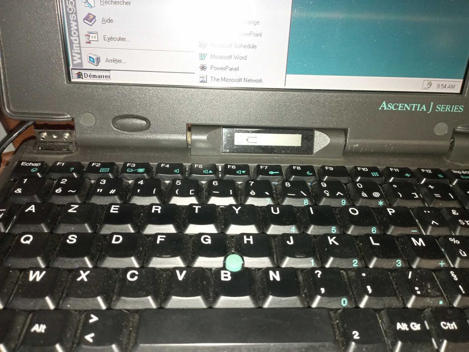 Ретро лаптоп AST Ascentia J, win95