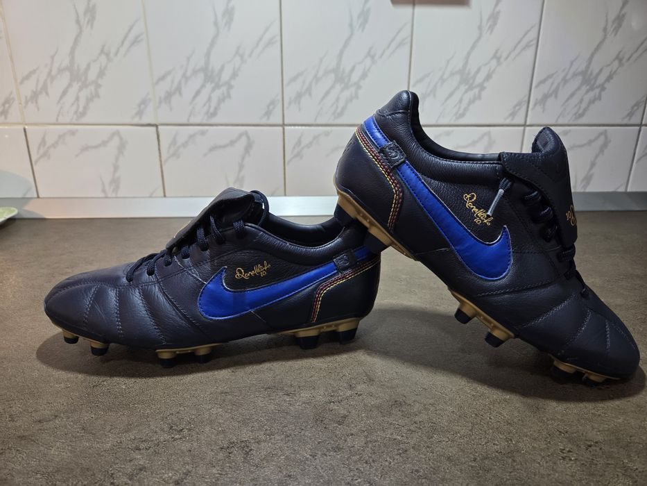 Vand ghete de fotbal Nike R10 Ronaldinho in stare foarte buna