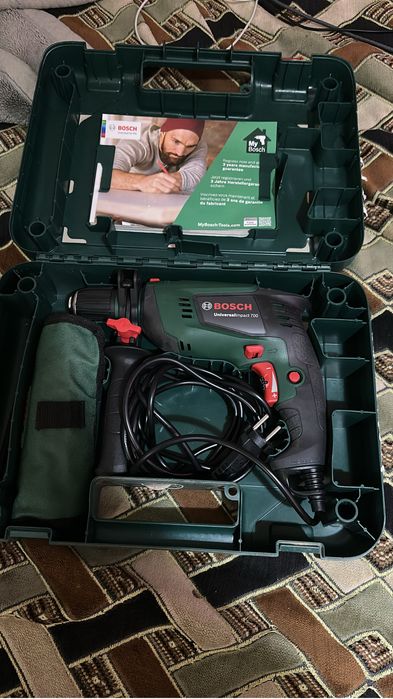 Bosch universal impact 700 aproape noua