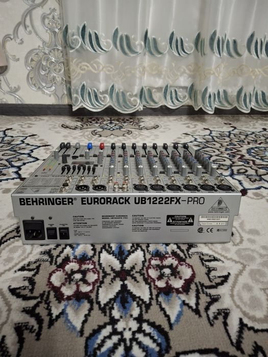 Behringer eurorack ub1222fx