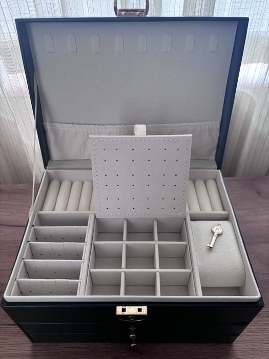 Чисто нова кутия за бижута и аксесоари