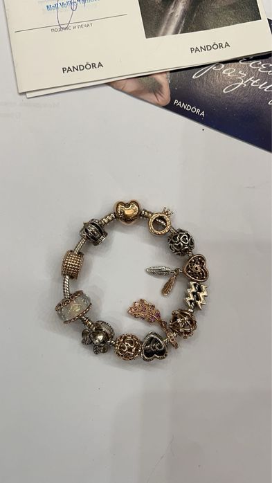 Оригинална гривна Пандора с 12 талисмана